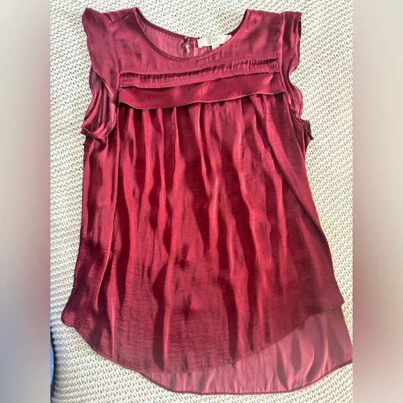 LOFT Tops - Ann Taylor Loft polyester top with cap sleeves size medium